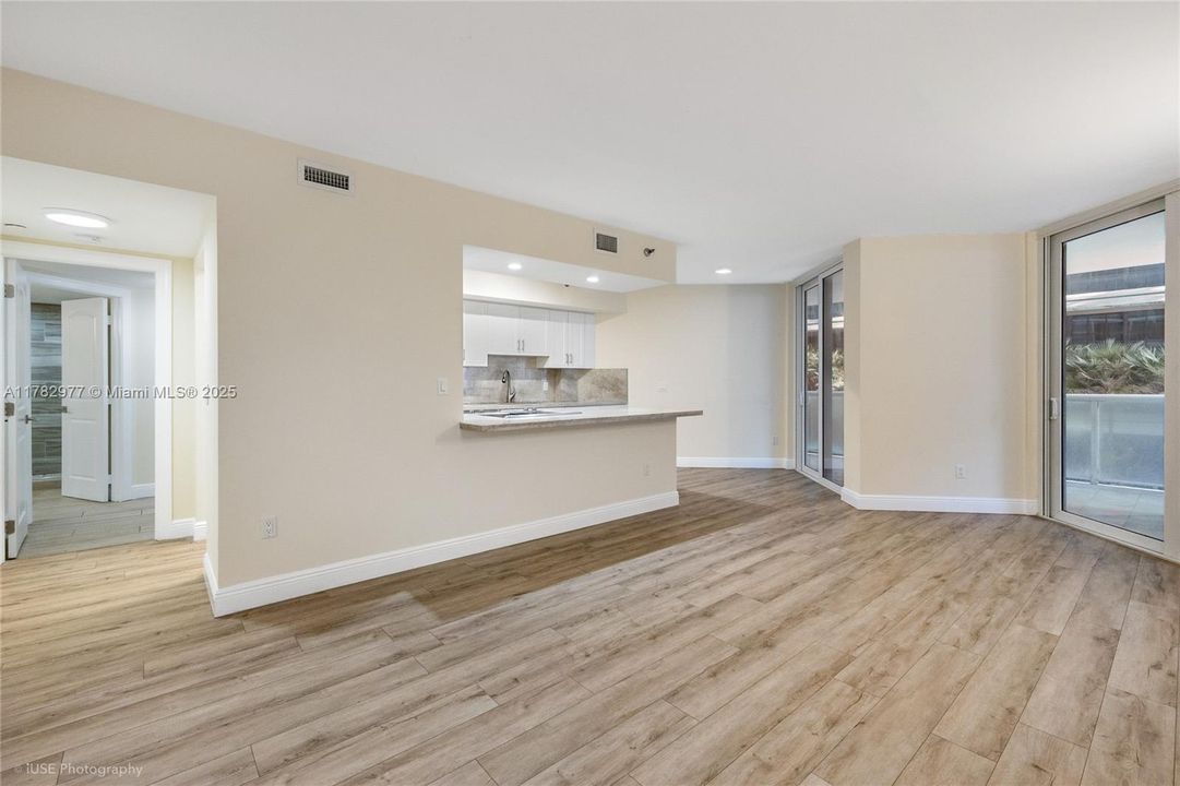 Vendido Recientemente: $735,000 (2 camas, 2 baños, 1410 Pies cuadrados)