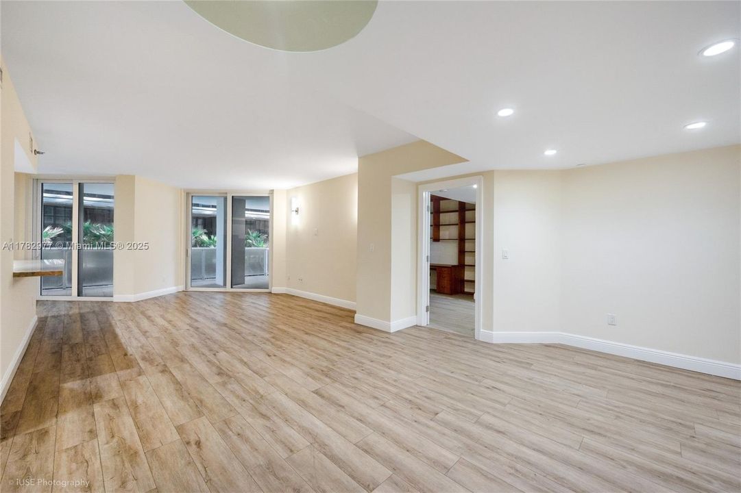 Vendido Recientemente: $735,000 (2 camas, 2 baños, 1410 Pies cuadrados)