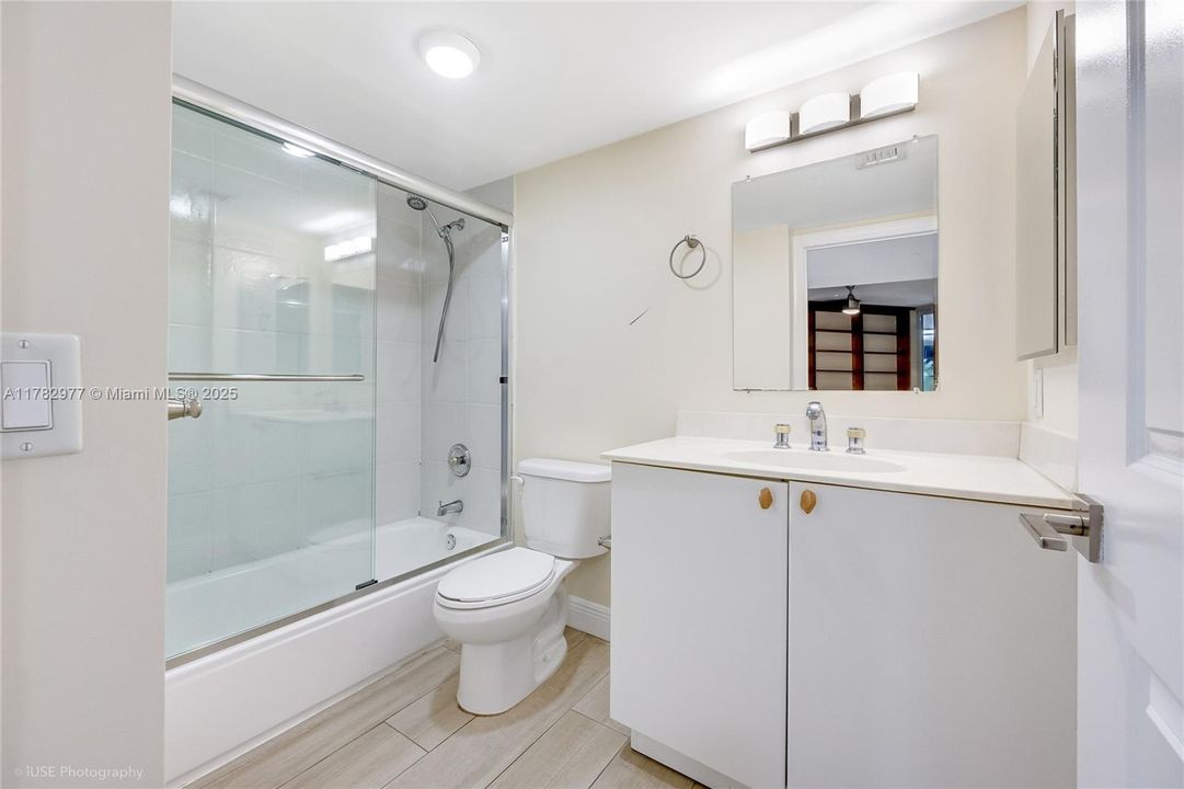 Vendido Recientemente: $735,000 (2 camas, 2 baños, 1410 Pies cuadrados)