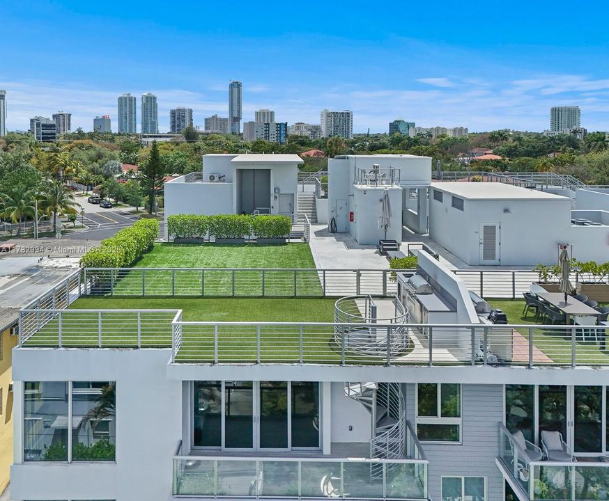 На продажу: $1,399,000 (4 спален, 4 ванн, 2024 Квадратных фут)