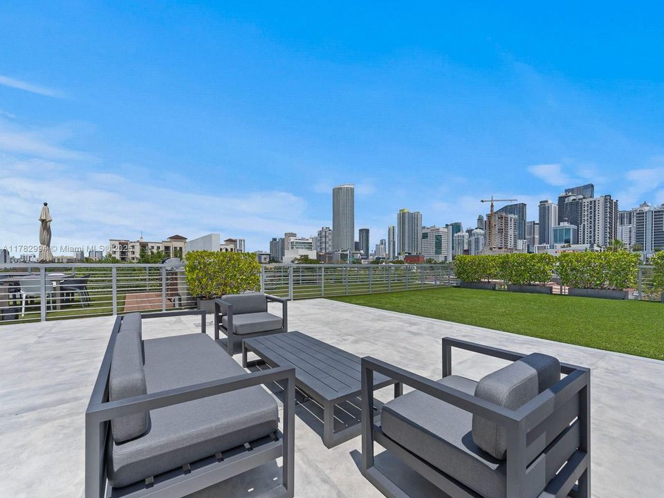 На продажу: $1,399,000 (4 спален, 4 ванн, 2024 Квадратных фут)