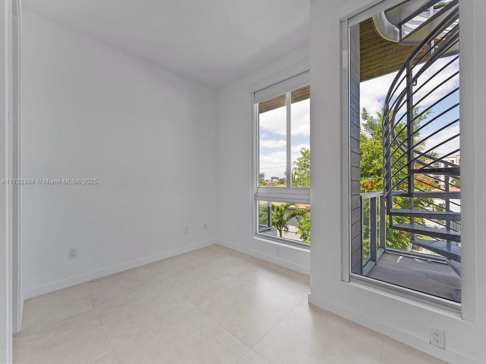 На продажу: $1,399,000 (4 спален, 4 ванн, 2024 Квадратных фут)