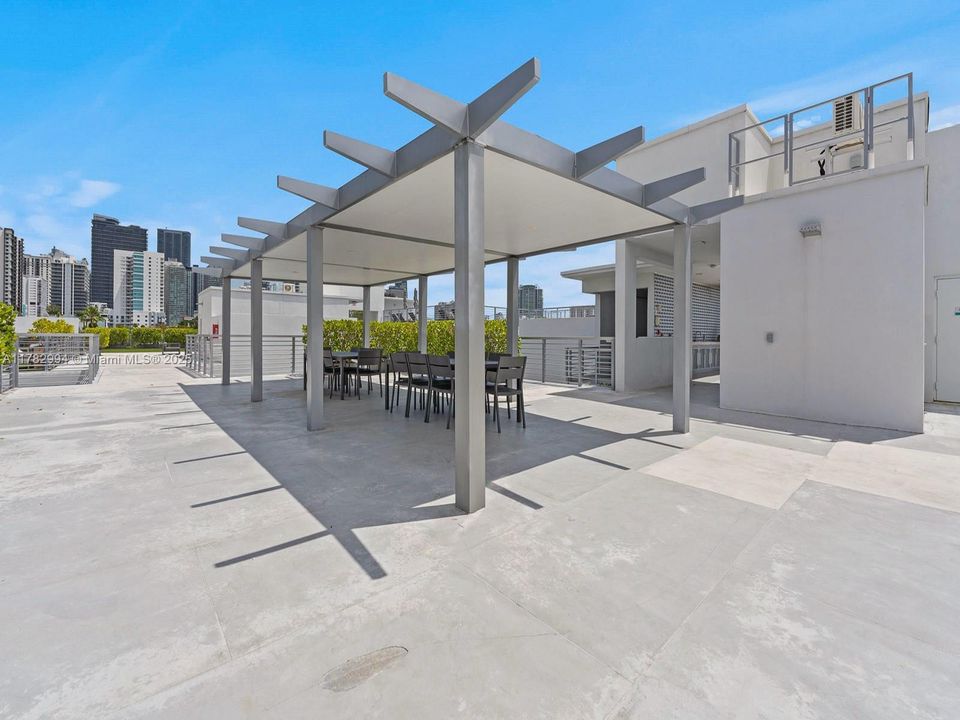 На продажу: $1,399,000 (4 спален, 4 ванн, 2024 Квадратных фут)