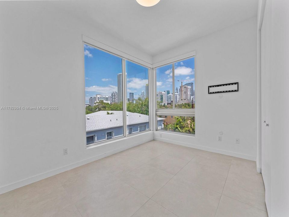 На продажу: $1,399,000 (4 спален, 4 ванн, 2024 Квадратных фут)