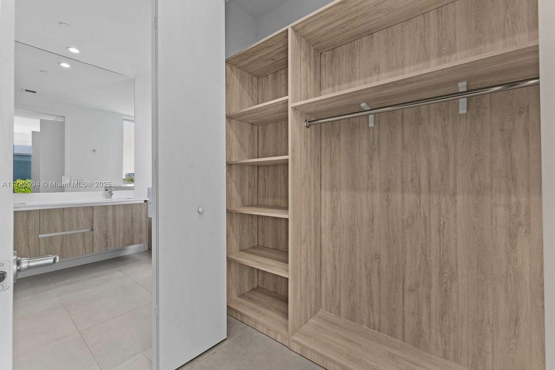 На продажу: $1,399,000 (4 спален, 4 ванн, 2024 Квадратных фут)