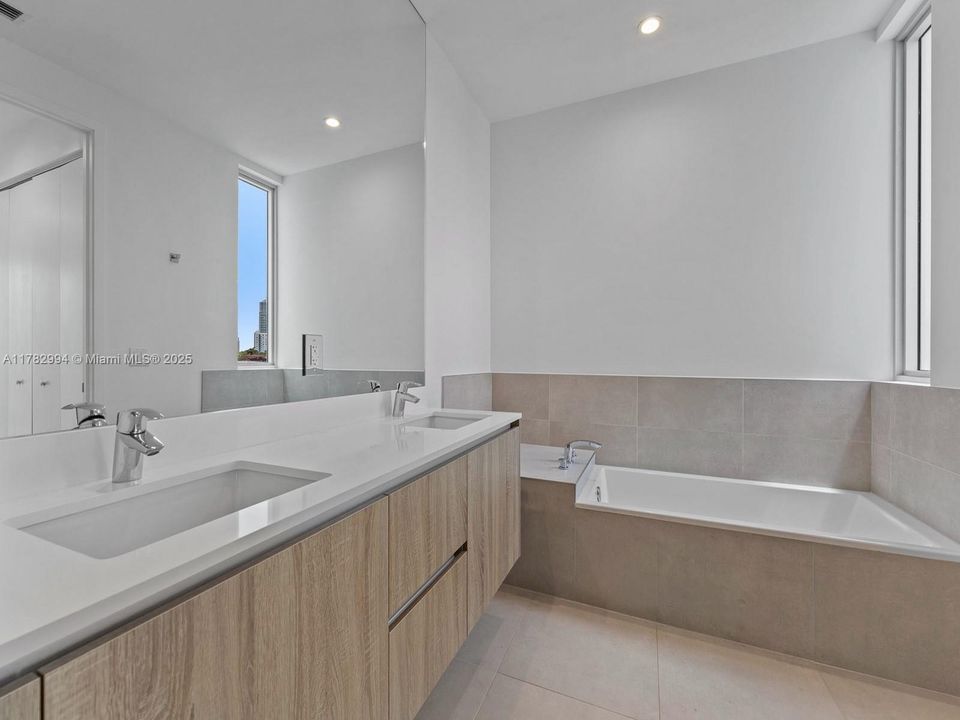 На продажу: $1,399,000 (4 спален, 4 ванн, 2024 Квадратных фут)