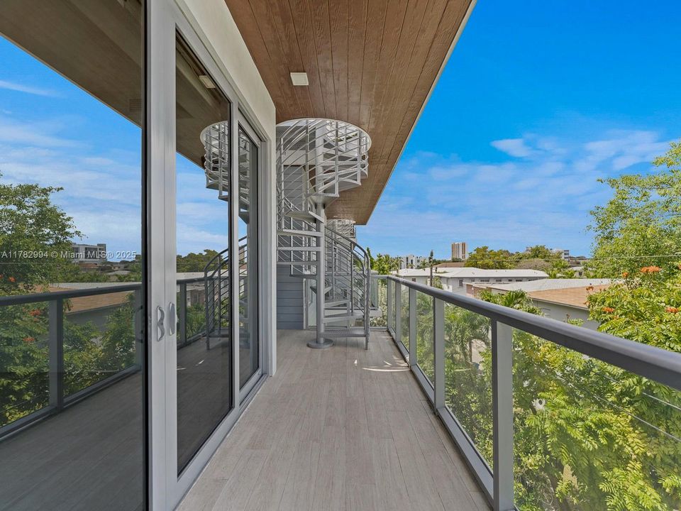 На продажу: $1,399,000 (4 спален, 4 ванн, 2024 Квадратных фут)