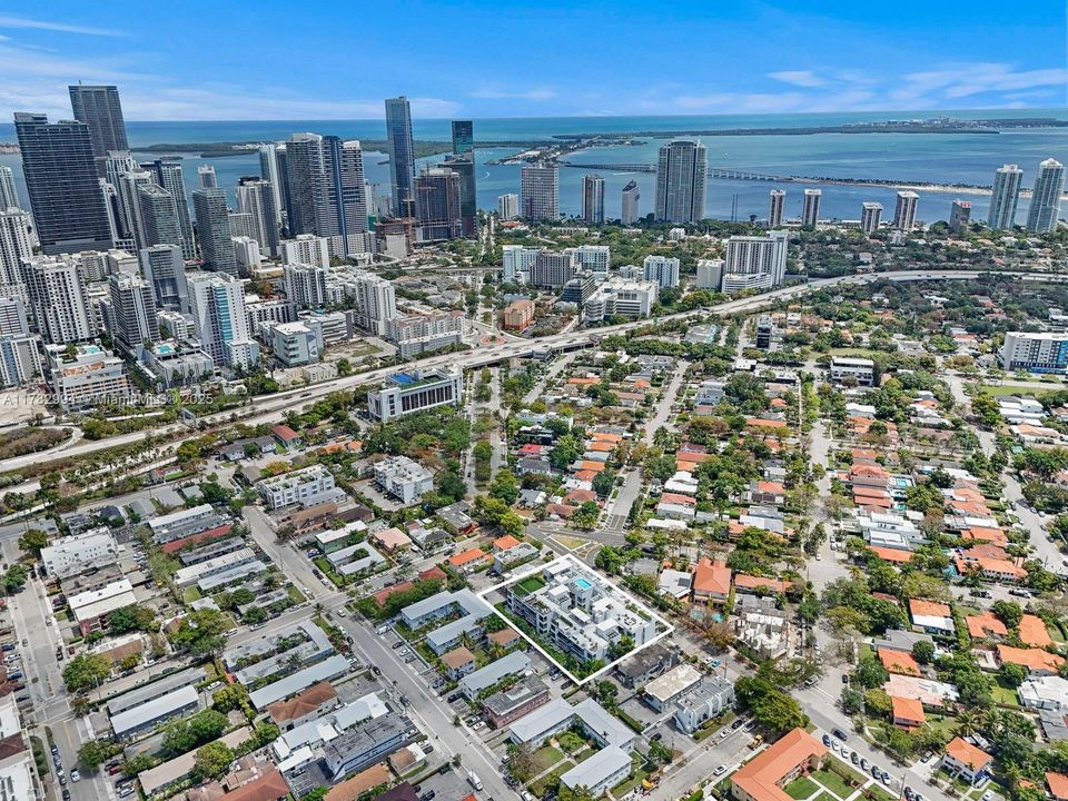 На продажу: $1,399,000 (4 спален, 4 ванн, 2024 Квадратных фут)