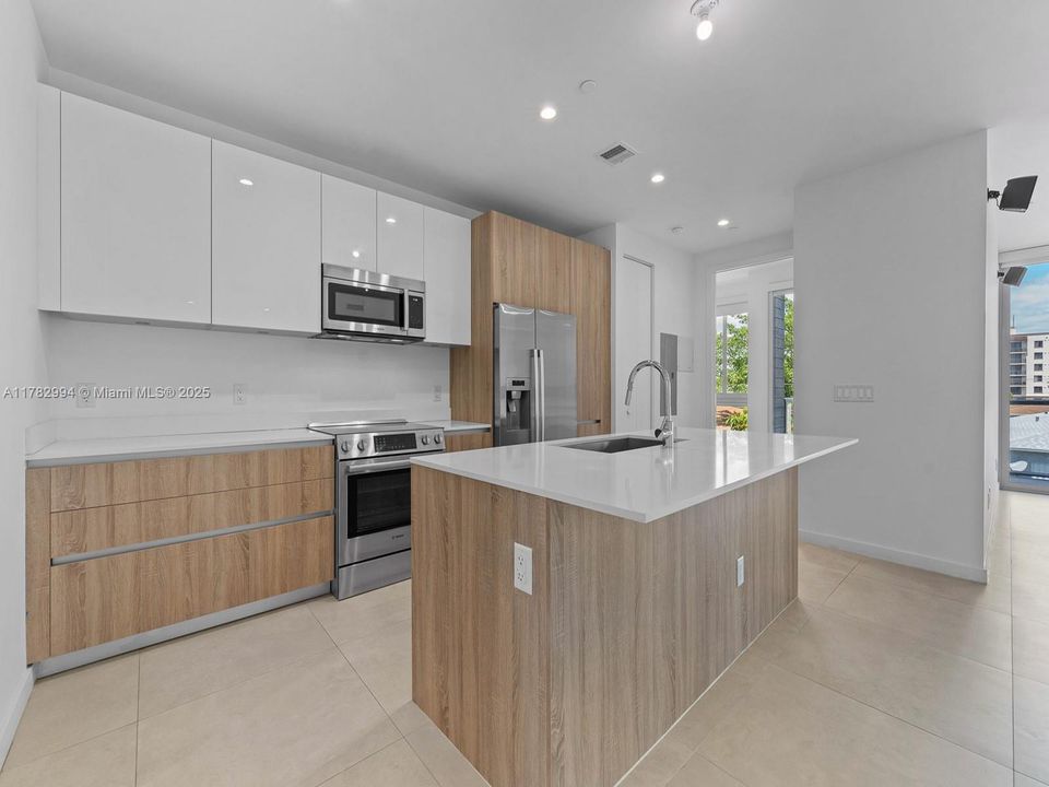 На продажу: $1,399,000 (4 спален, 4 ванн, 2024 Квадратных фут)