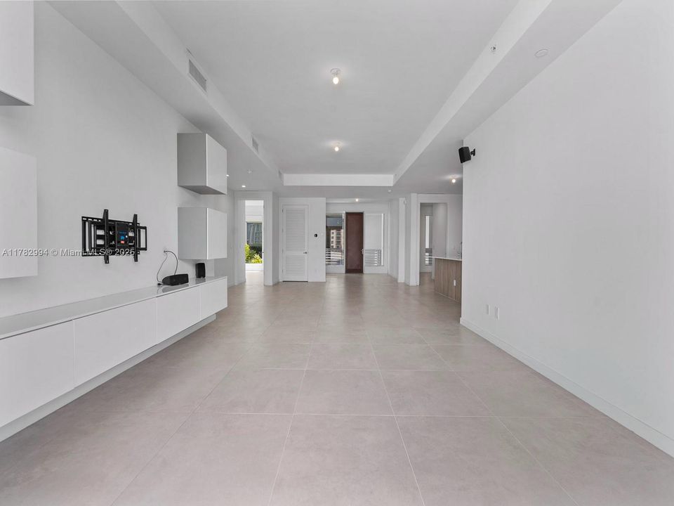 На продажу: $1,399,000 (4 спален, 4 ванн, 2024 Квадратных фут)