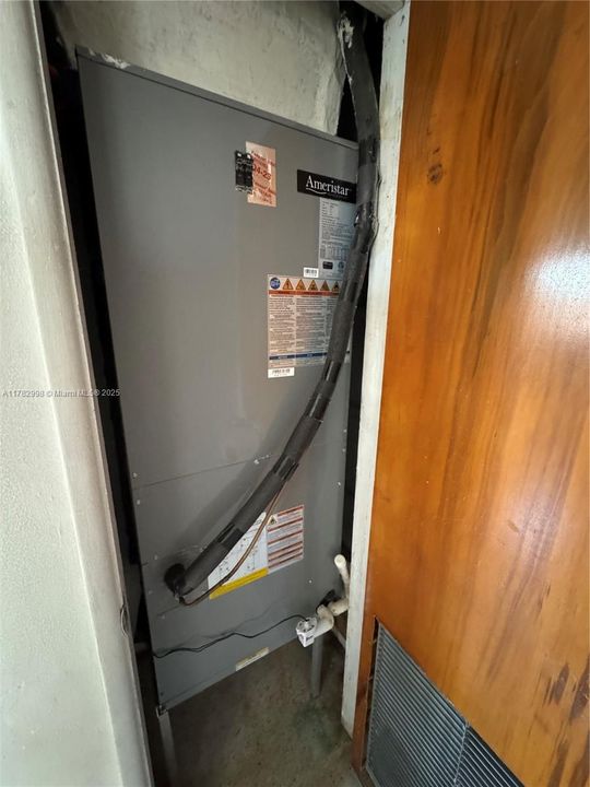 Недавно продано: $565,000 (4 спален, 2 ванн, 1415 Квадратных фут)