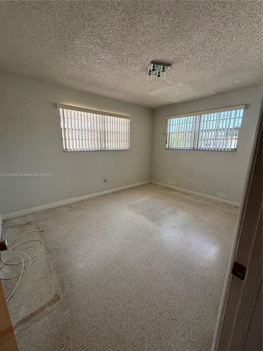 Недавно продано: $565,000 (4 спален, 2 ванн, 1415 Квадратных фут)