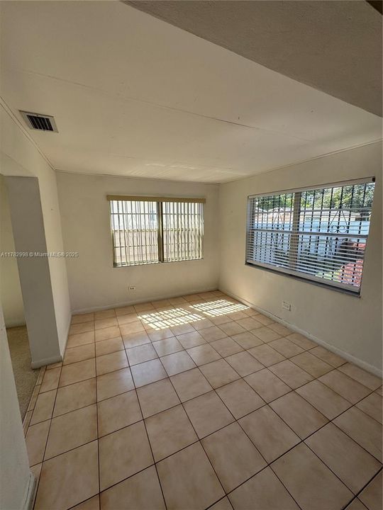 Недавно продано: $565,000 (4 спален, 2 ванн, 1415 Квадратных фут)