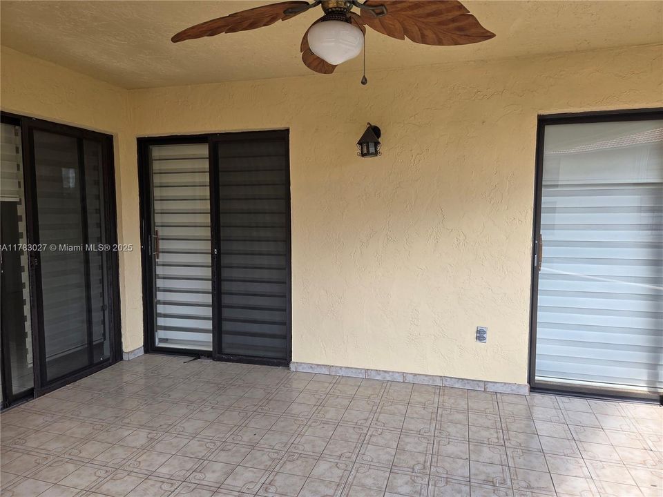 Vendido Recientemente: $348,900 (3 camas, 2 baños, 1240 Pies cuadrados)