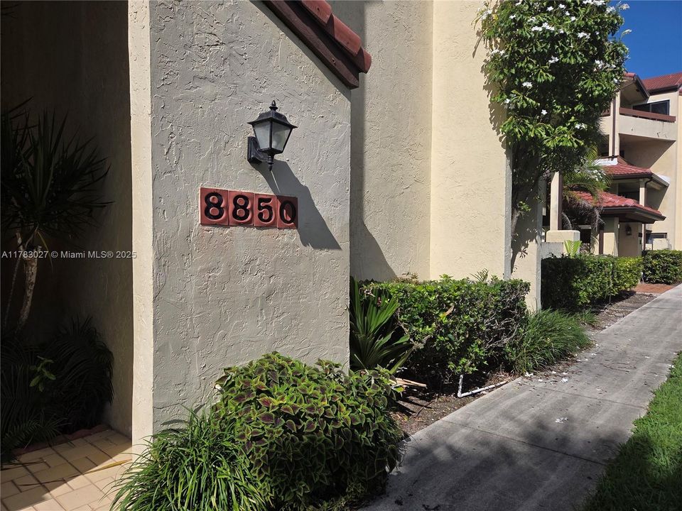 Vendido Recientemente: $348,900 (3 camas, 2 baños, 1240 Pies cuadrados)