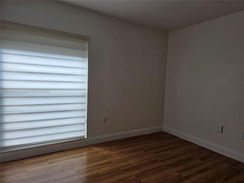 Vendido Recientemente: $348,900 (3 camas, 2 baños, 1240 Pies cuadrados)