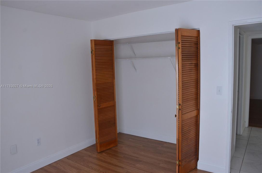 Vendido Recientemente: $348,900 (3 camas, 2 baños, 1240 Pies cuadrados)