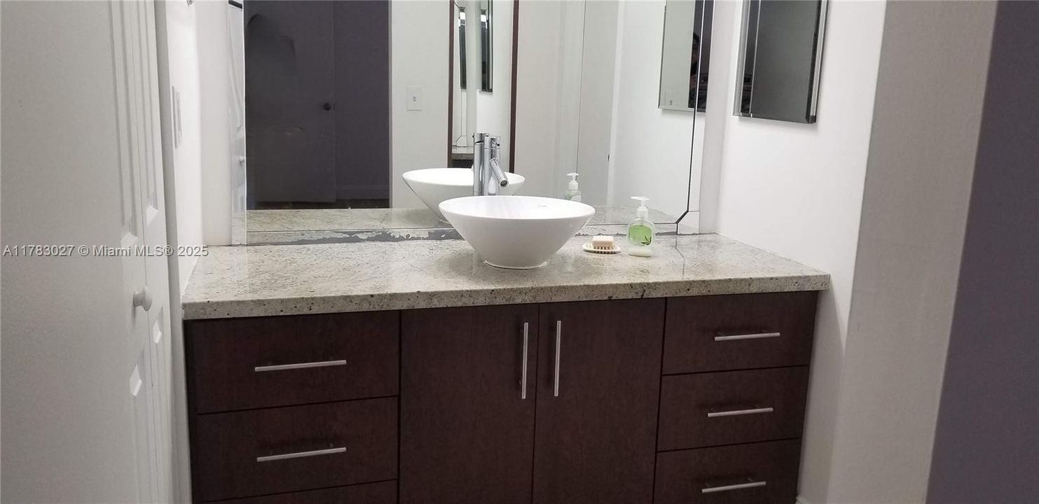 Vendido Recientemente: $348,900 (3 camas, 2 baños, 1240 Pies cuadrados)