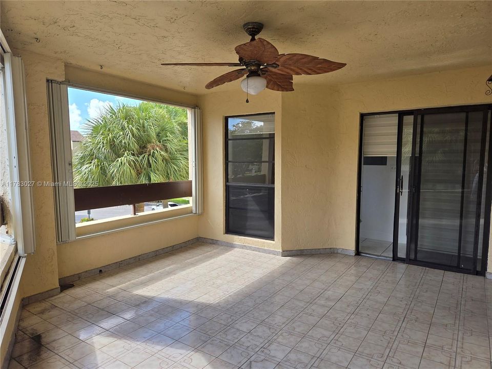 Vendido Recientemente: $348,900 (3 camas, 2 baños, 1240 Pies cuadrados)