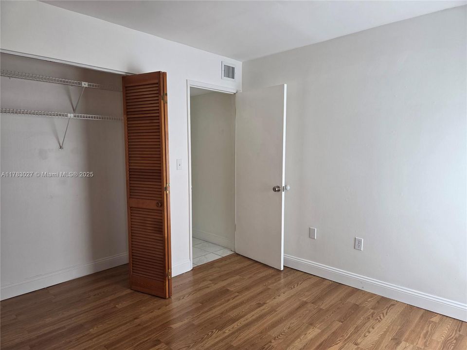 Vendido Recientemente: $348,900 (3 camas, 2 baños, 1240 Pies cuadrados)