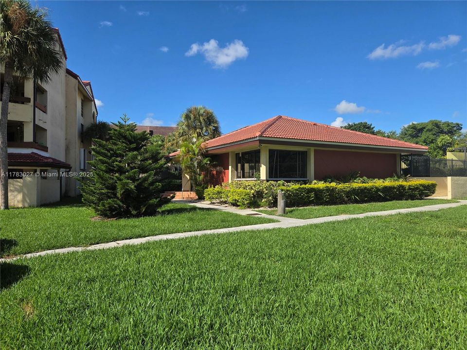 Vendido Recientemente: $348,900 (3 camas, 2 baños, 1240 Pies cuadrados)