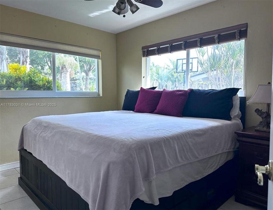 Vendido Recientemente: $699,000 (3 camas, 2 baños, 1330 Pies cuadrados)