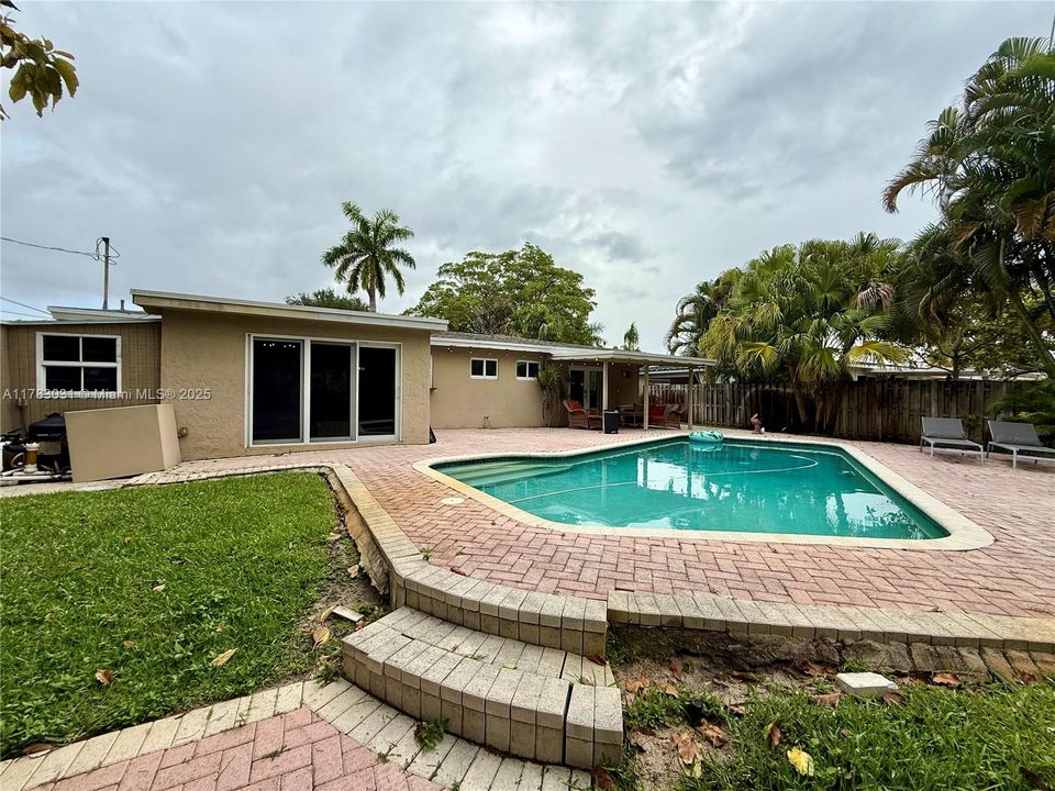 Vendido Recientemente: $699,000 (3 camas, 2 baños, 1330 Pies cuadrados)