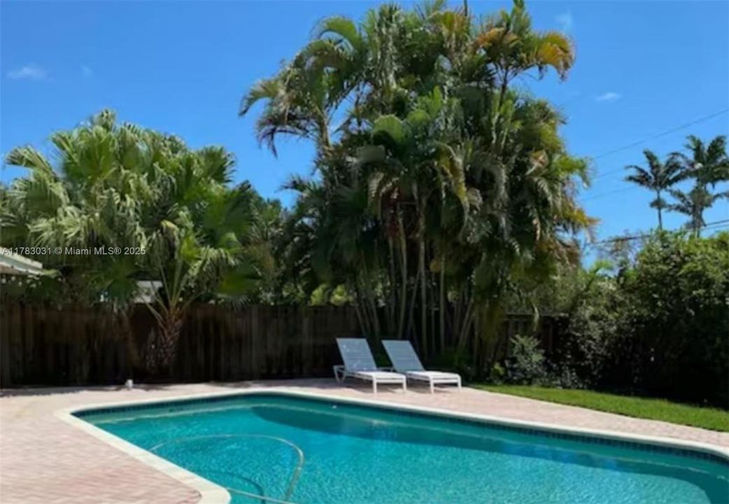 Vendido Recientemente: $699,000 (3 camas, 2 baños, 1330 Pies cuadrados)