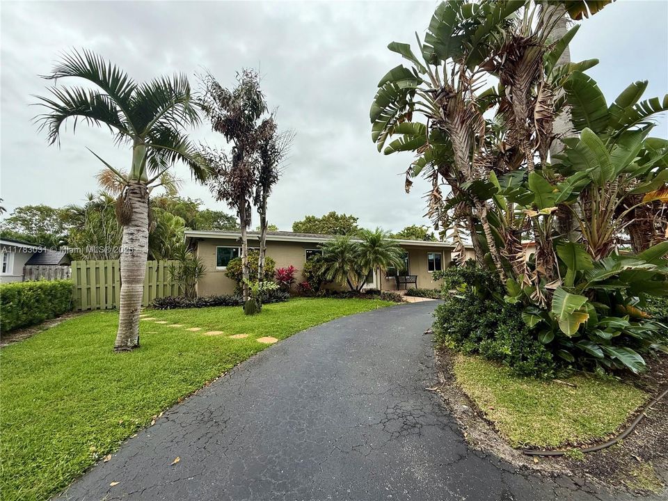 Vendido Recientemente: $699,000 (3 camas, 2 baños, 1330 Pies cuadrados)