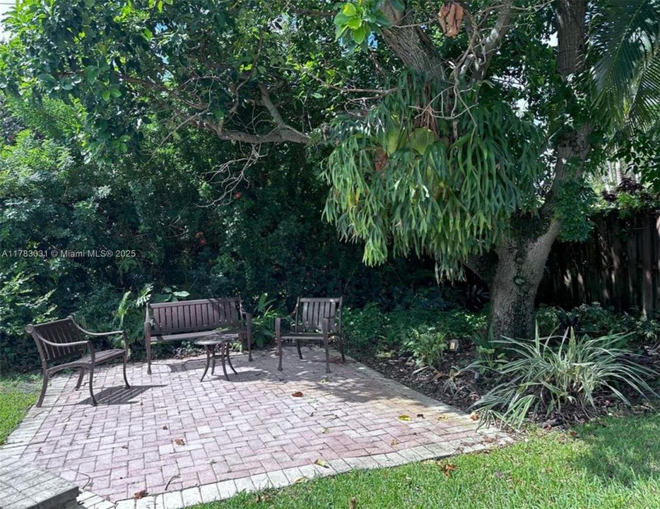 Vendido Recientemente: $699,000 (3 camas, 2 baños, 1330 Pies cuadrados)