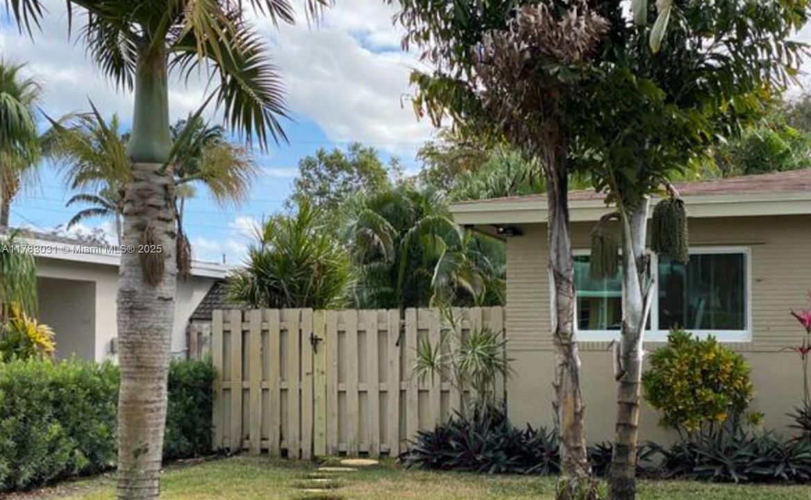 Vendido Recientemente: $699,000 (3 camas, 2 baños, 1330 Pies cuadrados)