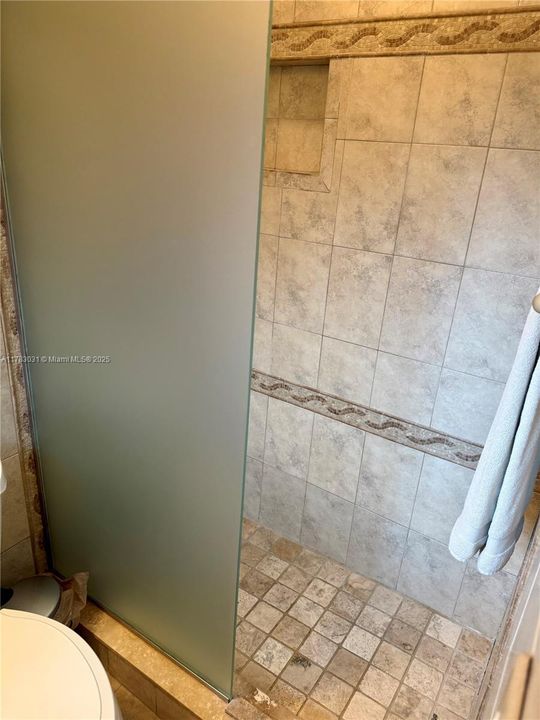 Vendido Recientemente: $699,000 (3 camas, 2 baños, 1330 Pies cuadrados)