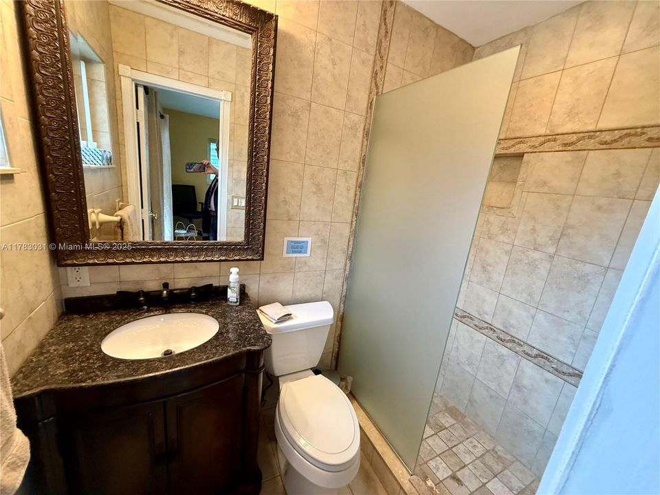 Vendido Recientemente: $699,000 (3 camas, 2 baños, 1330 Pies cuadrados)