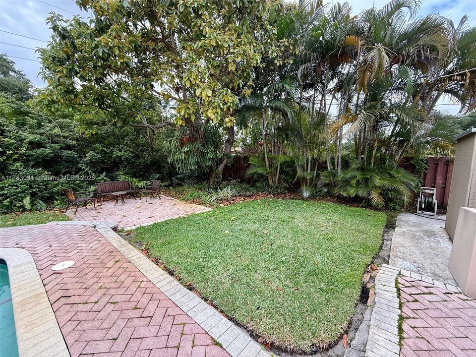 Vendido Recientemente: $699,000 (3 camas, 2 baños, 1330 Pies cuadrados)