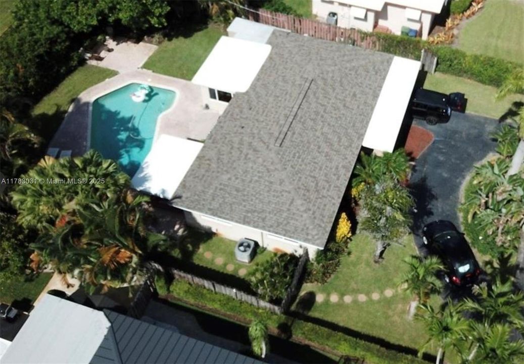 Vendido Recientemente: $699,000 (3 camas, 2 baños, 1330 Pies cuadrados)