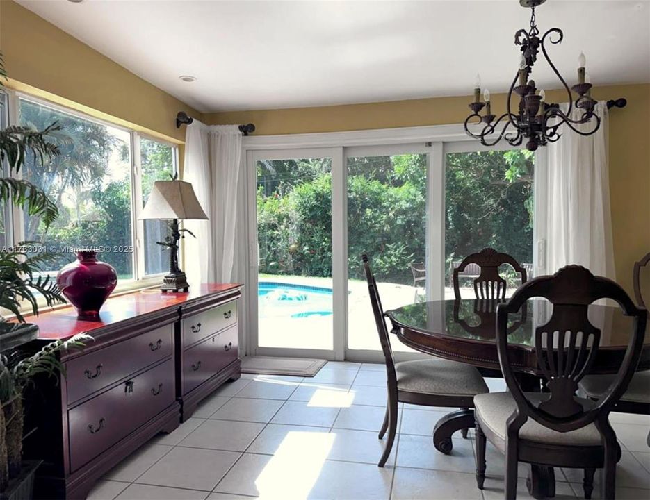 Vendido Recientemente: $699,000 (3 camas, 2 baños, 1330 Pies cuadrados)