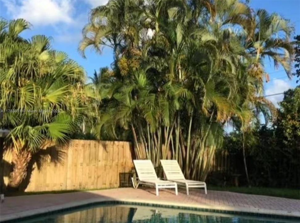 Vendido Recientemente: $699,000 (3 camas, 2 baños, 1330 Pies cuadrados)