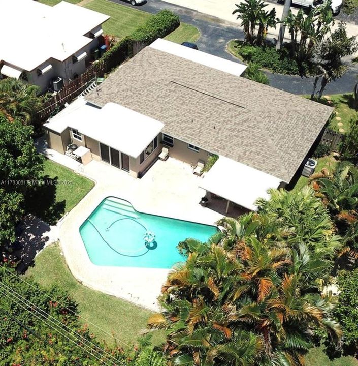 Vendido Recientemente: $699,000 (3 camas, 2 baños, 1330 Pies cuadrados)