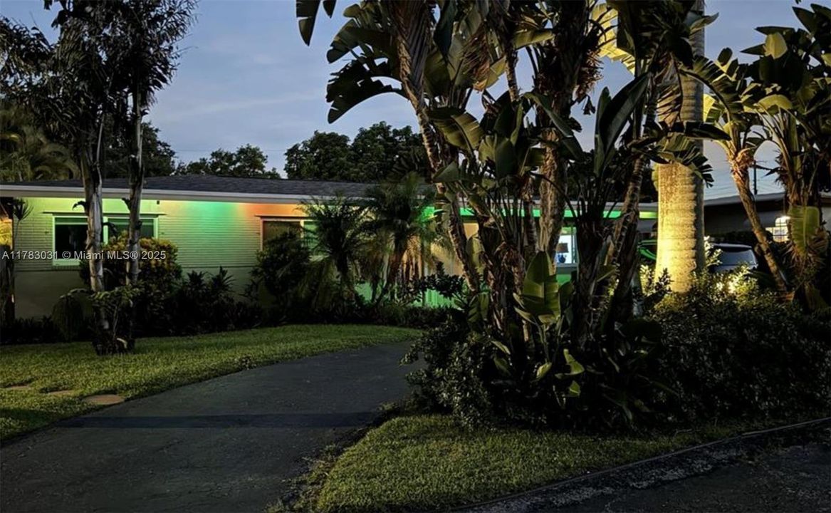 Vendido Recientemente: $699,000 (3 camas, 2 baños, 1330 Pies cuadrados)