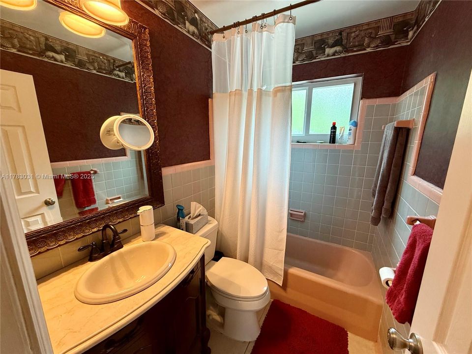 Vendido Recientemente: $699,000 (3 camas, 2 baños, 1330 Pies cuadrados)