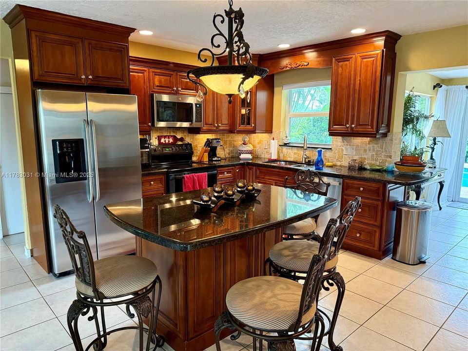 Vendido Recientemente: $699,000 (3 camas, 2 baños, 1330 Pies cuadrados)