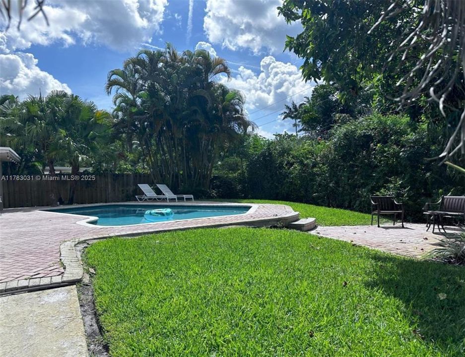 Vendido Recientemente: $699,000 (3 camas, 2 baños, 1330 Pies cuadrados)