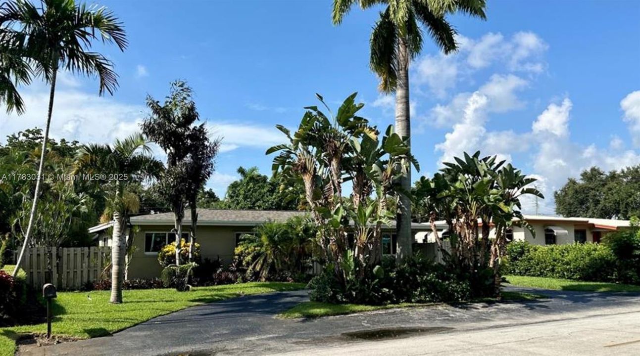 Vendido Recientemente: $699,000 (3 camas, 2 baños, 1330 Pies cuadrados)