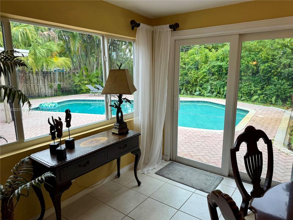 Vendido Recientemente: $699,000 (3 camas, 2 baños, 1330 Pies cuadrados)