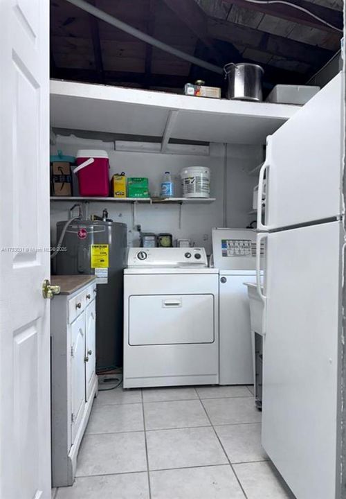 Vendido Recientemente: $699,000 (3 camas, 2 baños, 1330 Pies cuadrados)