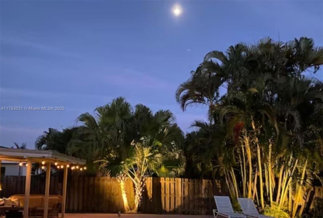 Vendido Recientemente: $699,000 (3 camas, 2 baños, 1330 Pies cuadrados)