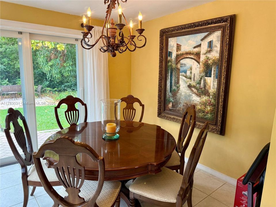 Vendido Recientemente: $699,000 (3 camas, 2 baños, 1330 Pies cuadrados)