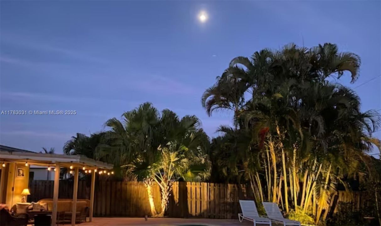 Vendido Recientemente: $699,000 (3 camas, 2 baños, 1330 Pies cuadrados)