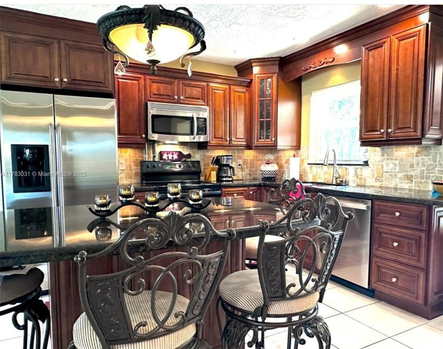 Vendido Recientemente: $699,000 (3 camas, 2 baños, 1330 Pies cuadrados)