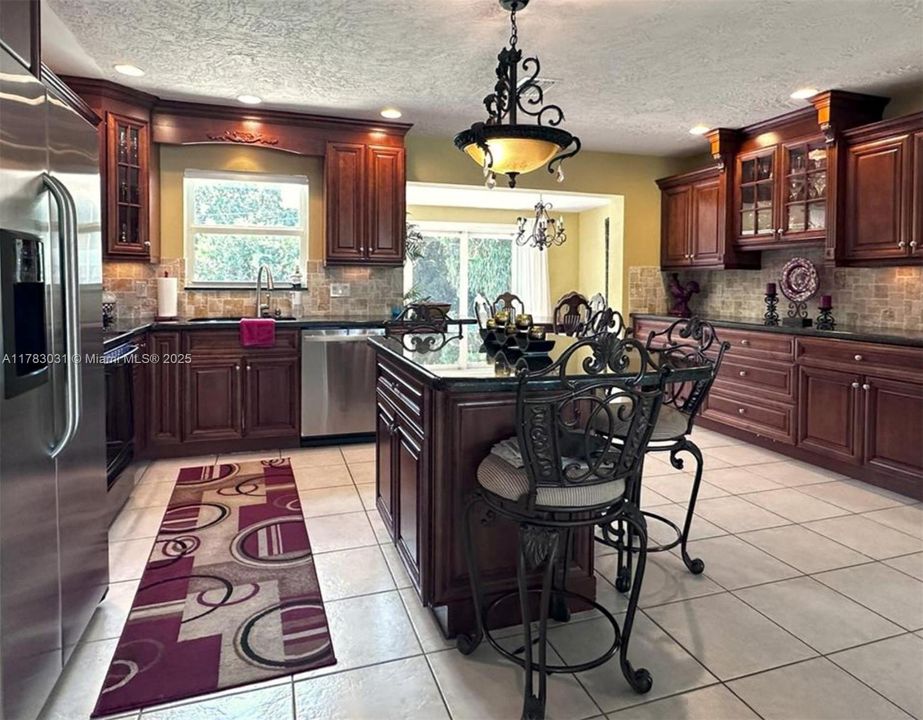 Vendido Recientemente: $699,000 (3 camas, 2 baños, 1330 Pies cuadrados)